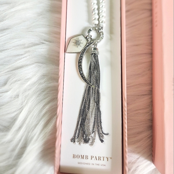 NWT Bomb Party 'Under the Moon & Stars' Howlite & Pearl 30" Pendant Necklace - Picture 4 of 8